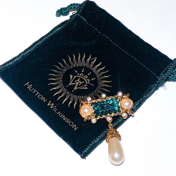 Hutton Wilkinson Pearl and Emerald Green Colored Stone Brooch / Pin - Picture 8 of 16